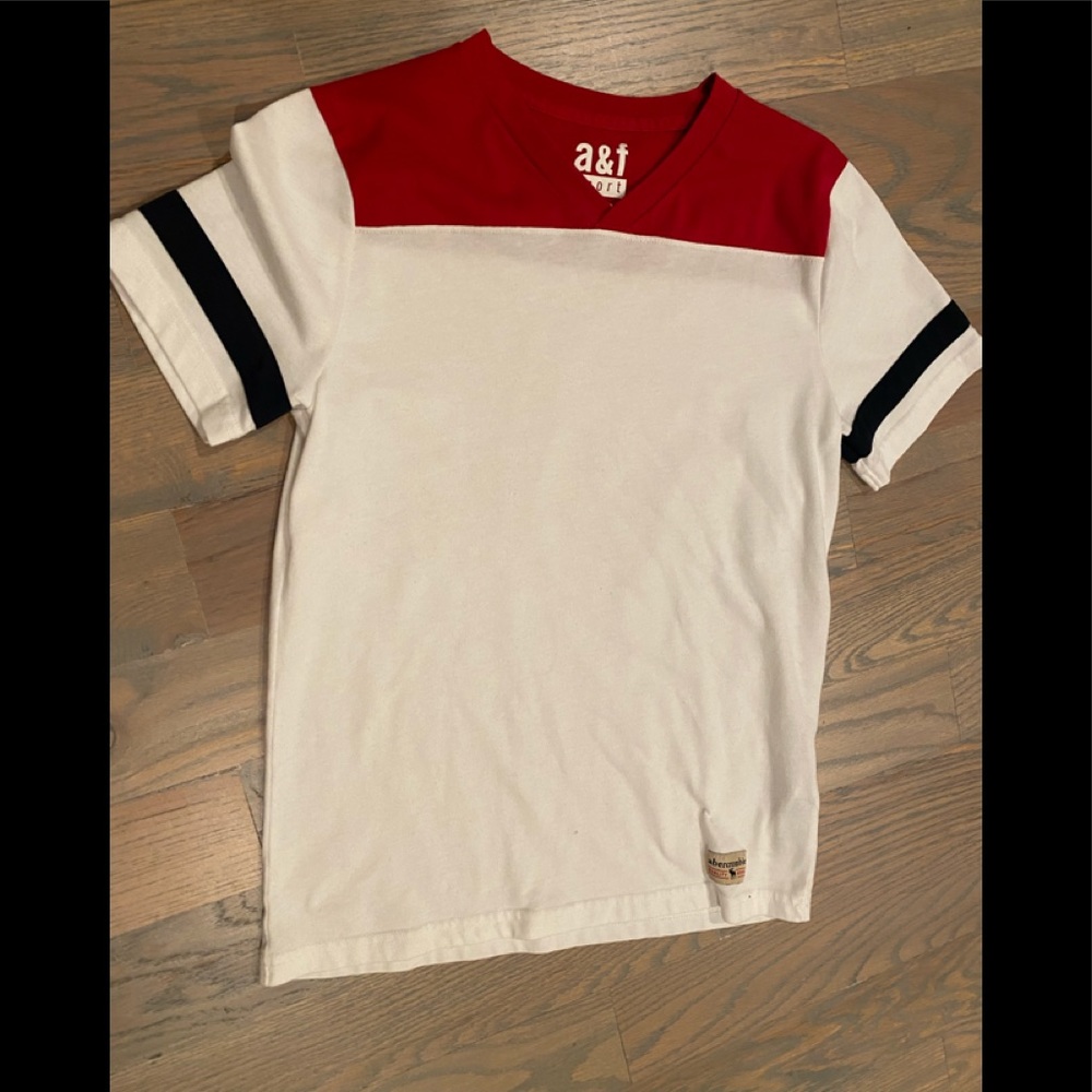Abercrombie boys  t-shirt size 11/12 y old